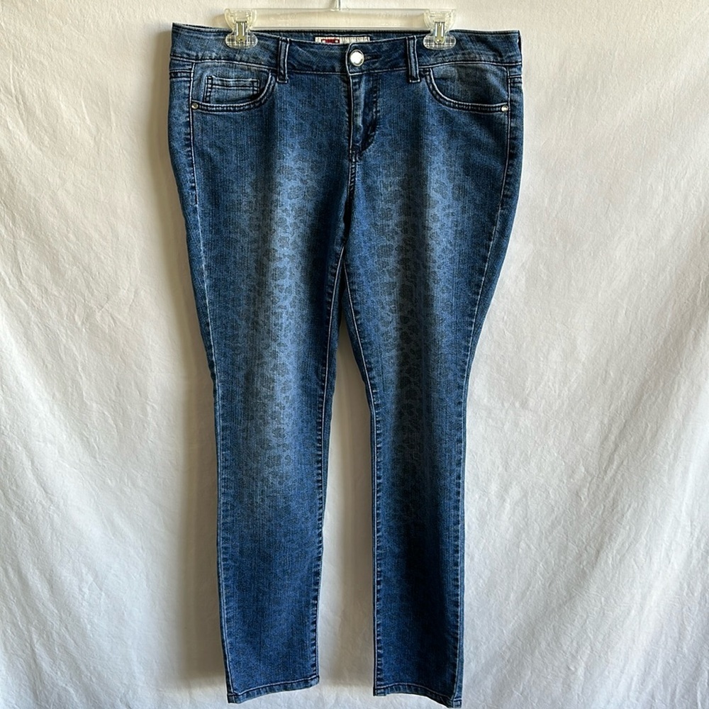 l.e.i. Ashley cougar print low-rise skinny jeans, size 13